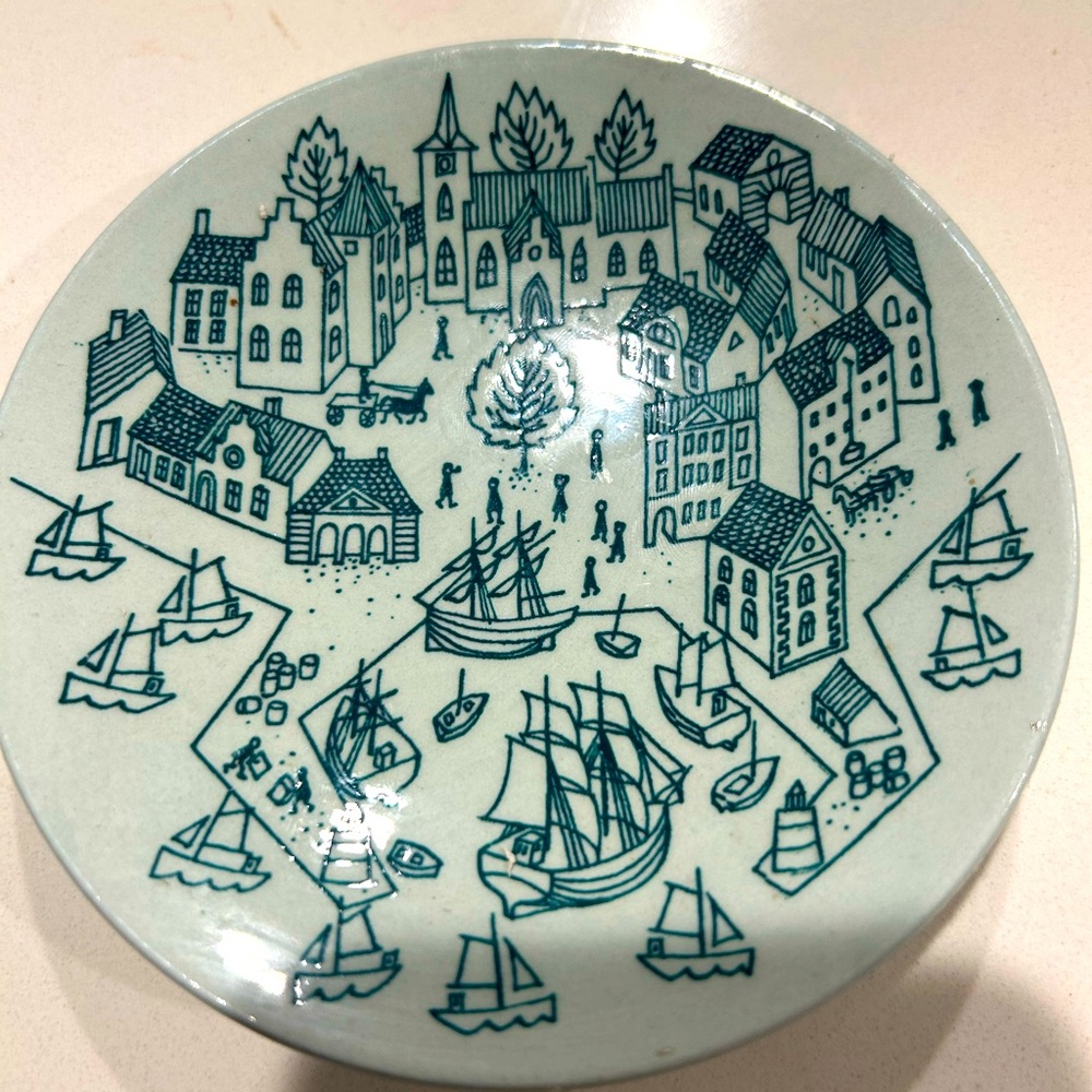 Nymolle Art Faience Hoyrup pictorial saucer!